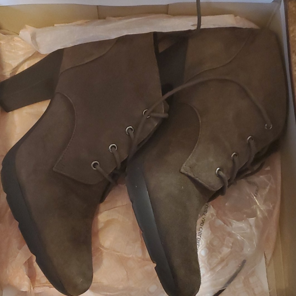 Size 8M, dark taupe bandolino suede booties